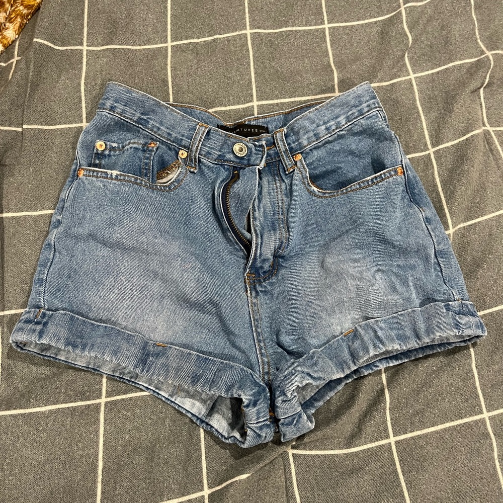 vintage jean shorts!! high waisted!